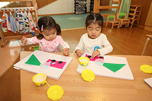 折り紙を使って制作　ぺんぎん