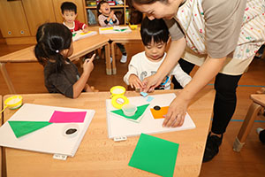 折り紙を使って制作　ぺんぎん