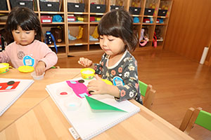 折り紙を使って制作　ぺんぎん