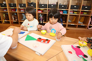 折り紙を使って制作　ぺんぎん