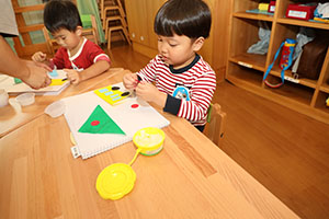 折り紙を使って制作　ぺんぎん