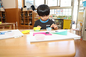 折り紙を使って制作　ぺんぎん