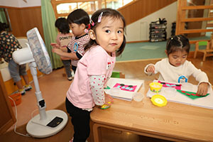 折り紙を使って制作　ぺんぎん