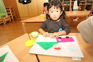 折り紙を使って制作　ぺんぎん