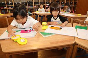 折り紙を使って制作　ぺんぎん