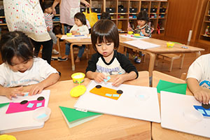 折り紙を使って制作　ぺんぎん