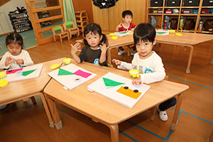 折り紙を使って制作　ぺんぎん