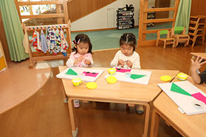 折り紙を使って制作　ぺんぎん