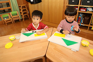 折り紙を使って制作　ぺんぎん