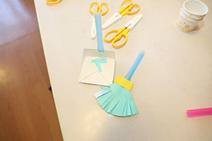 ほうきの制作　ひよこ