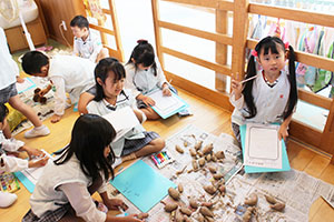 枝豆とさつまいもなどの絵を描きました　B