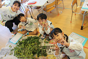 枝豆とさつまいもなどの絵を描きました　B