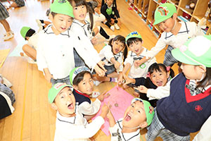 枝豆とさつまいもなどの絵を描きました　B