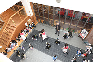 10月生まれのお誕生会　ーキャンディ探しー　2歳児クラス