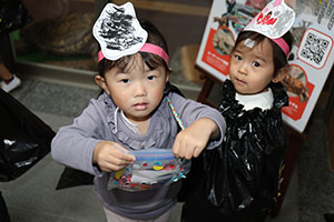 10月生まれのお誕生会　ーキャンディ探しー　2歳児クラス