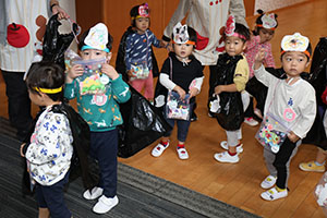 10月生まれのお誕生会　ーキャンディ探しー　2歳児クラス