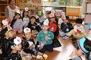 10月生まれのお誕生会　ーキャンディ探しー　2歳児クラス