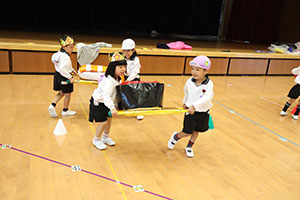 10月生まれのお誕生会　ーお寿司運び・デカパンリレーー　年中