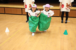 10月生まれのお誕生会　ーお寿司運び・デカパンリレーー　年中