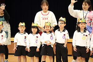 10月生まれのお誕生会　ーお寿司運び・デカパンリレーー　年中