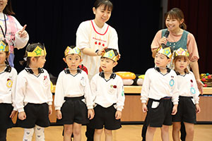10月生まれのお誕生会　ーお寿司運び・デカパンリレーー　年中