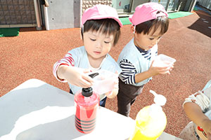 色水あそび　ひよこ