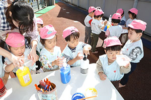 色水あそび　ひよこ