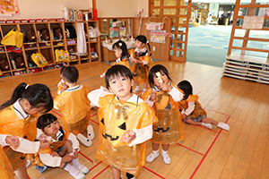 お菓子探し　ハッピーハロウィン🎃　りす・うさぎ