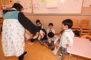 お菓子探し　ハッピーハロウィン🎃　りす・うさぎ