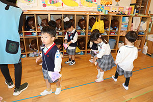 お菓子探し　ハッピーハロウィン🎃　ことり・こあら