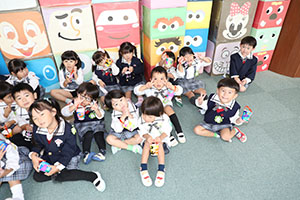 お菓子探し　ハッピーハロウィン🎃　ことり・こあら