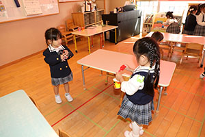 お菓子探し　ハッピーハロウィン🎃　ことり・こあら