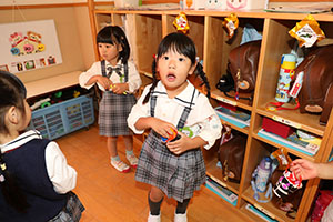 お菓子探し　ハッピーハロウィン🎃　ことり・こあら