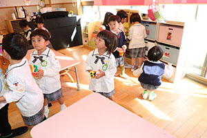 お菓子探し　ハッピーハロウィン🎃　ことり・こあら