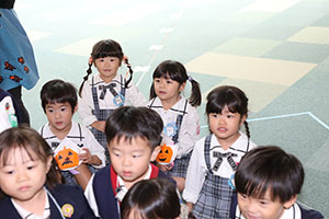 お菓子探し　ハッピーハロウィン🎃　ことり・こあら