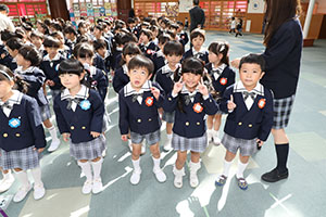 エンゼルドームで記念撮影　年長