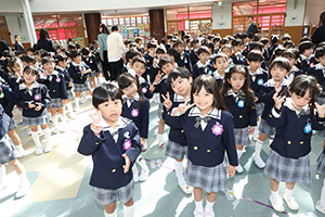 エンゼルドームで記念撮影　年長