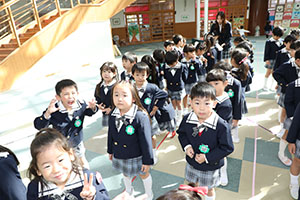 エンゼルドームで記念撮影　年長