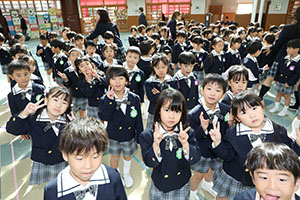 エンゼルドームで記念撮影　年長