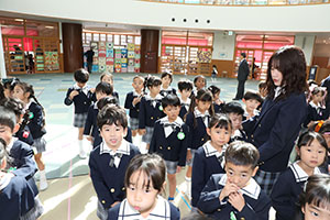 エンゼルドームで記念撮影　年長