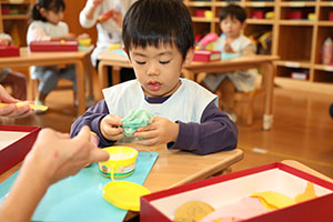 ミノムシの制作　あひる