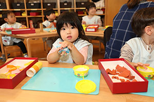 ミノムシの制作　あひる