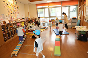 みんなで自由あそび　2歳児クラス