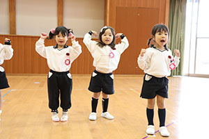 体操教室　ー ボール投げ ー　ばら