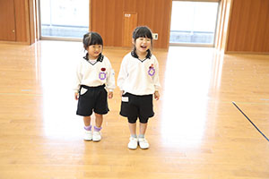 体操教室　ー ボール 投げー　すみれ