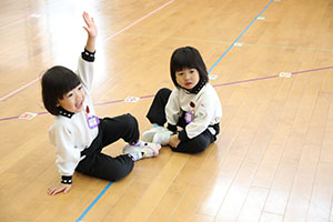 体操教室　ー ボール 投げー　すみれ