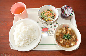 体操教室　ー ボール 投げー　すみれ