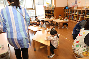 どんぐりのバッジ　あひる