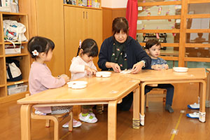 どんぐりのバッジ　あひる