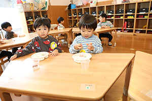 どんぐりのバッジ　あひる